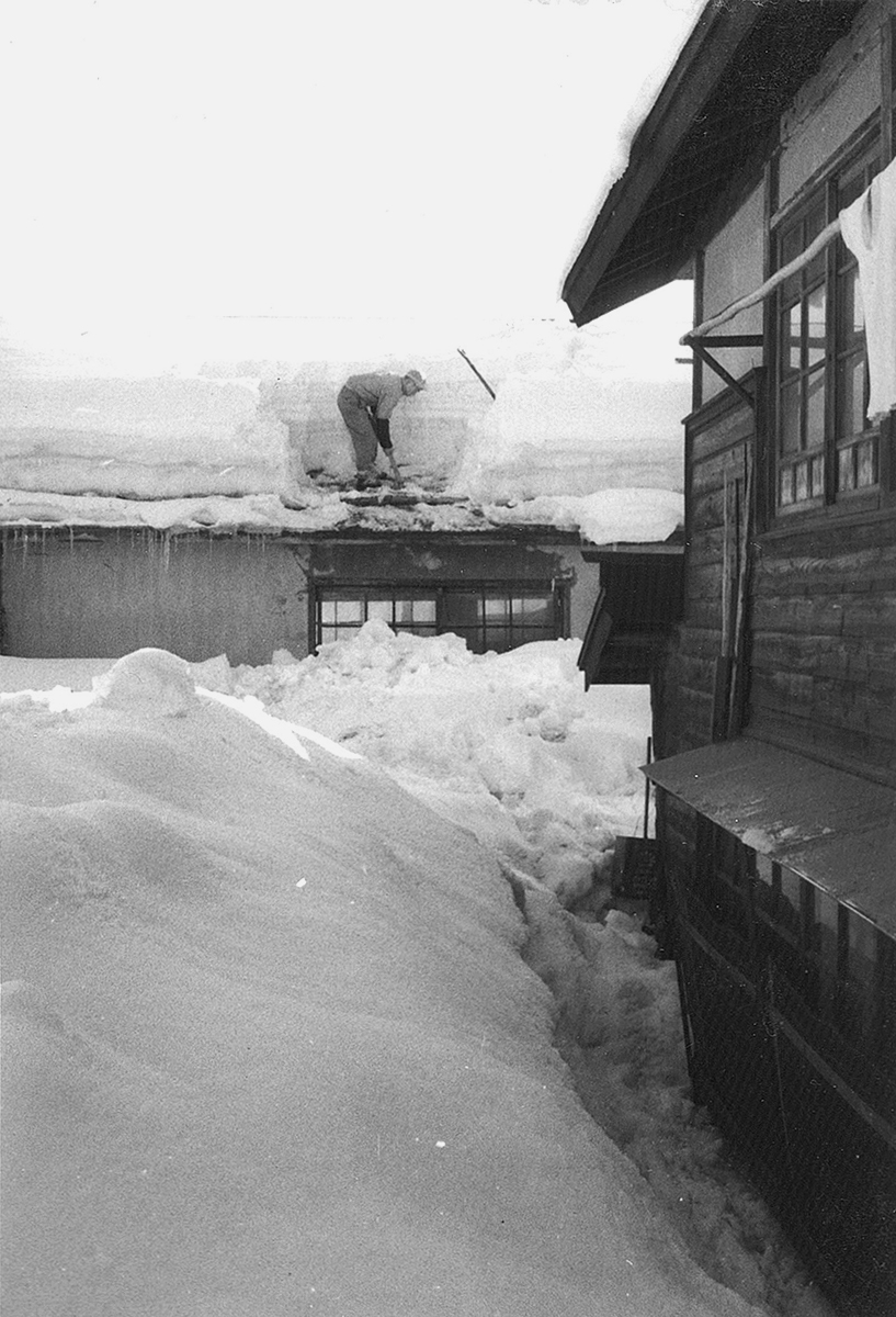 雪と家