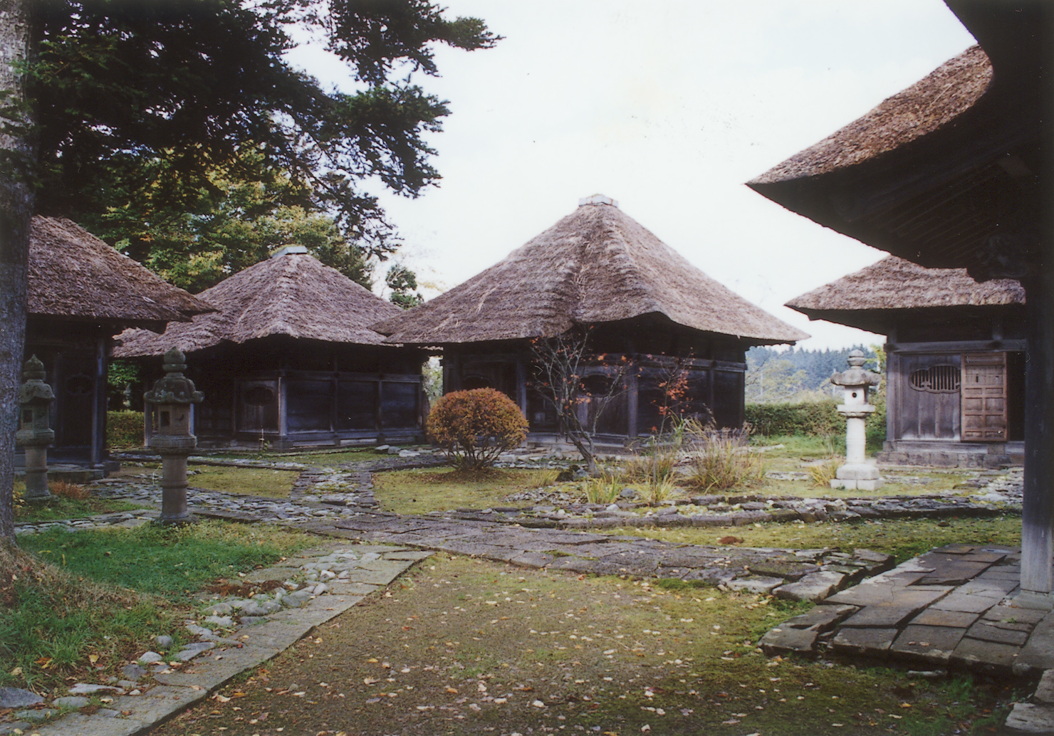 戸沢家墓所（瑞雲院）