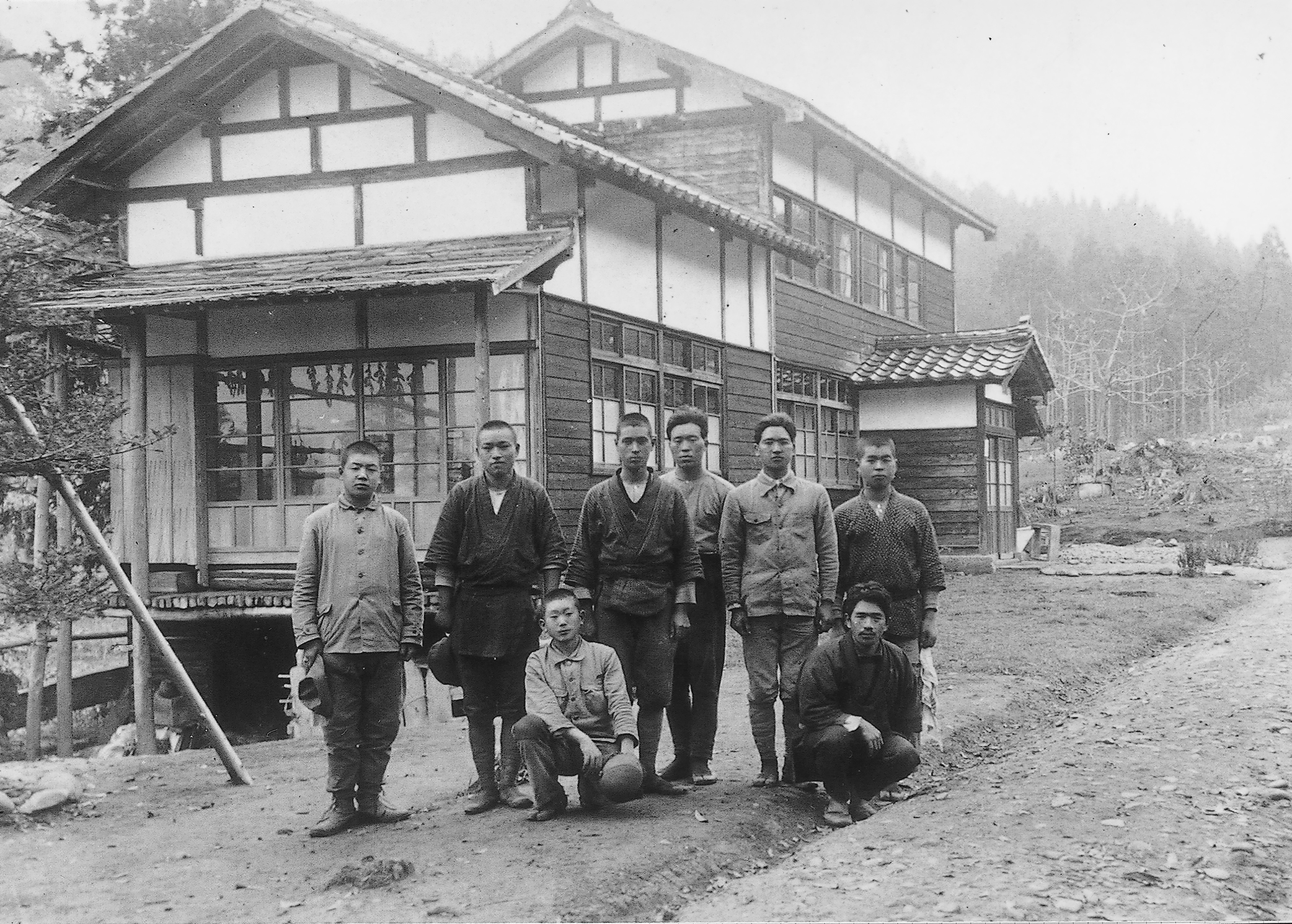 土に叫ぶ館