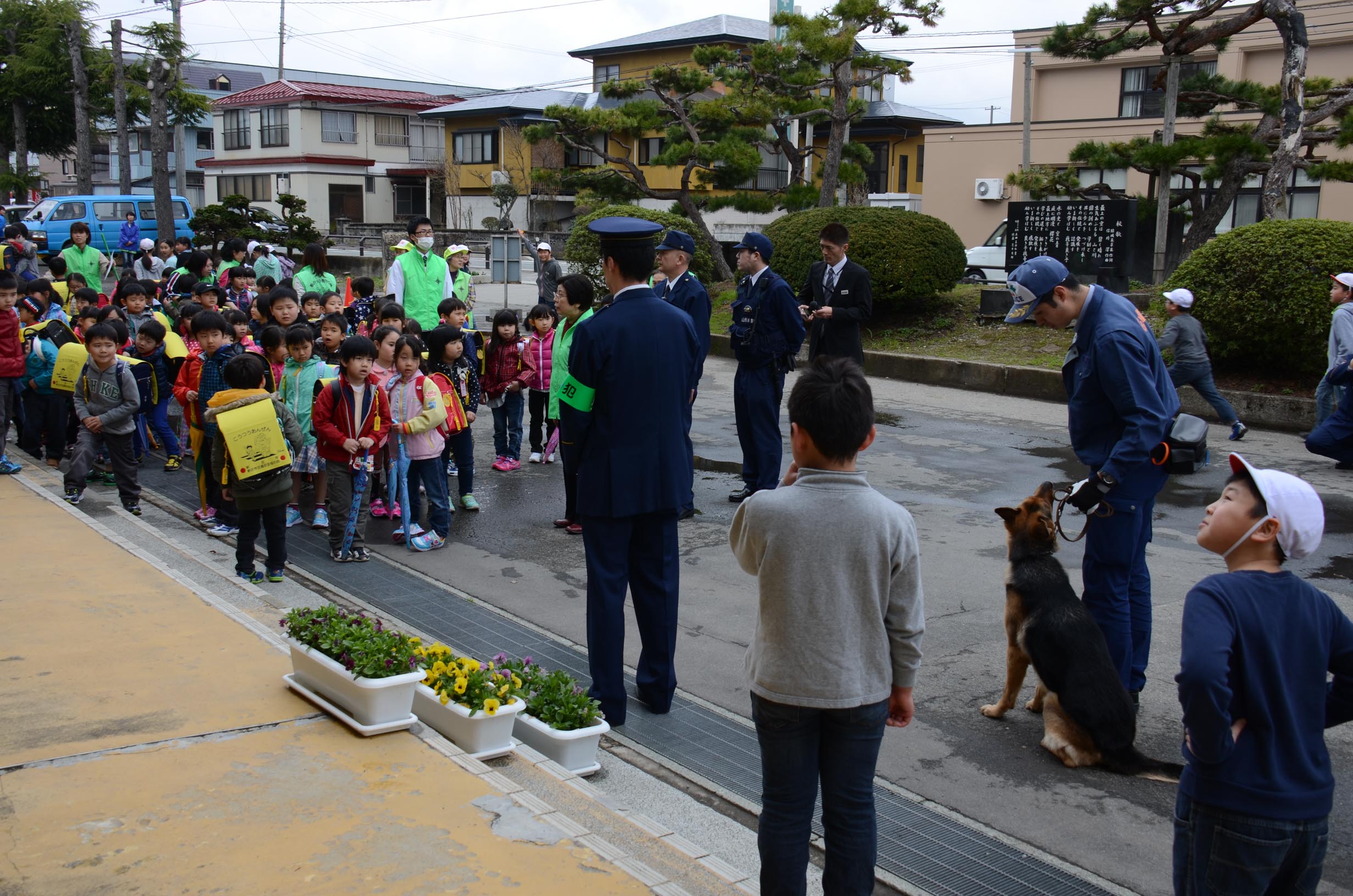 警察犬防犯パトロール