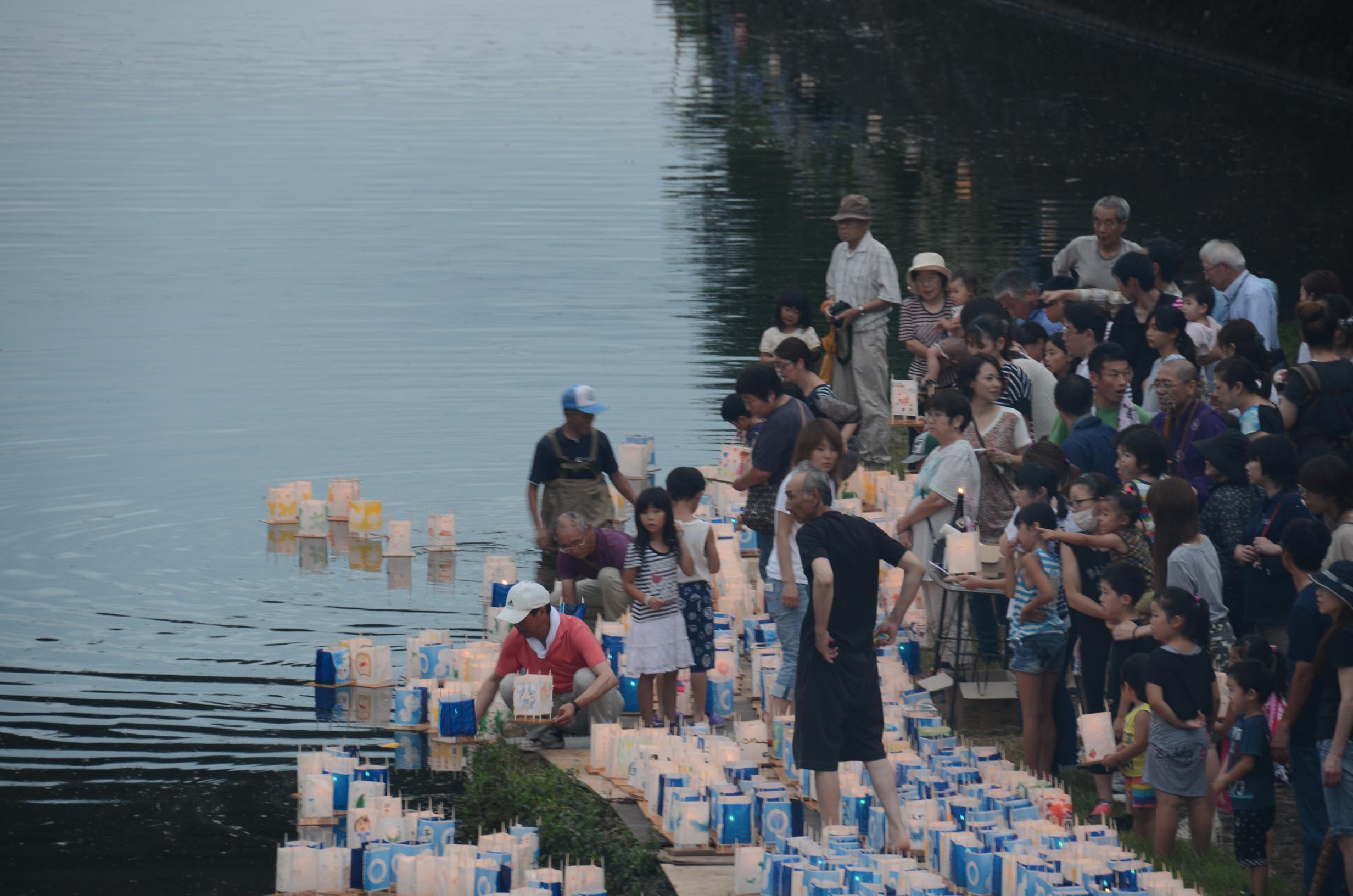 灯籠流し