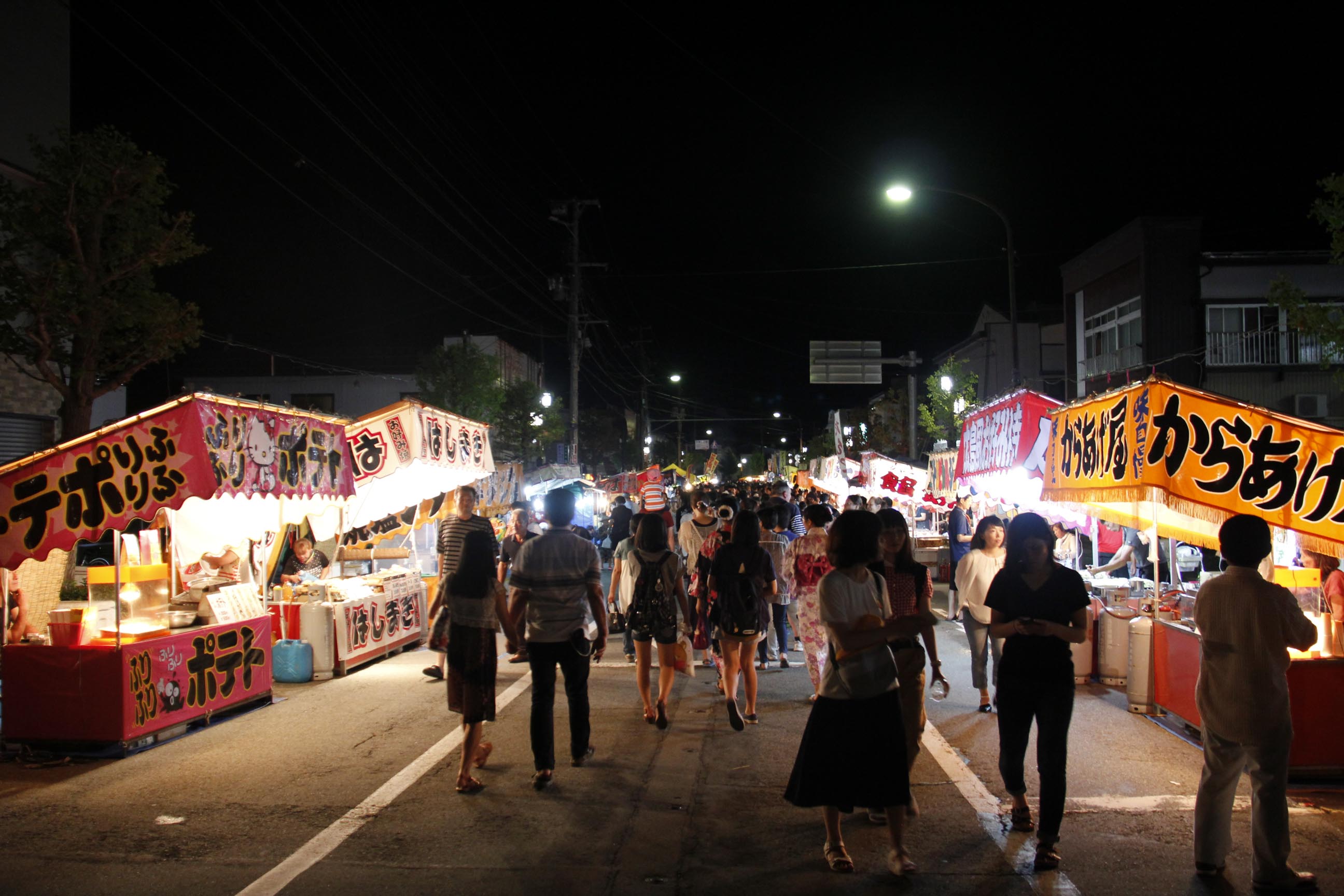 新庄まつりの出店風景