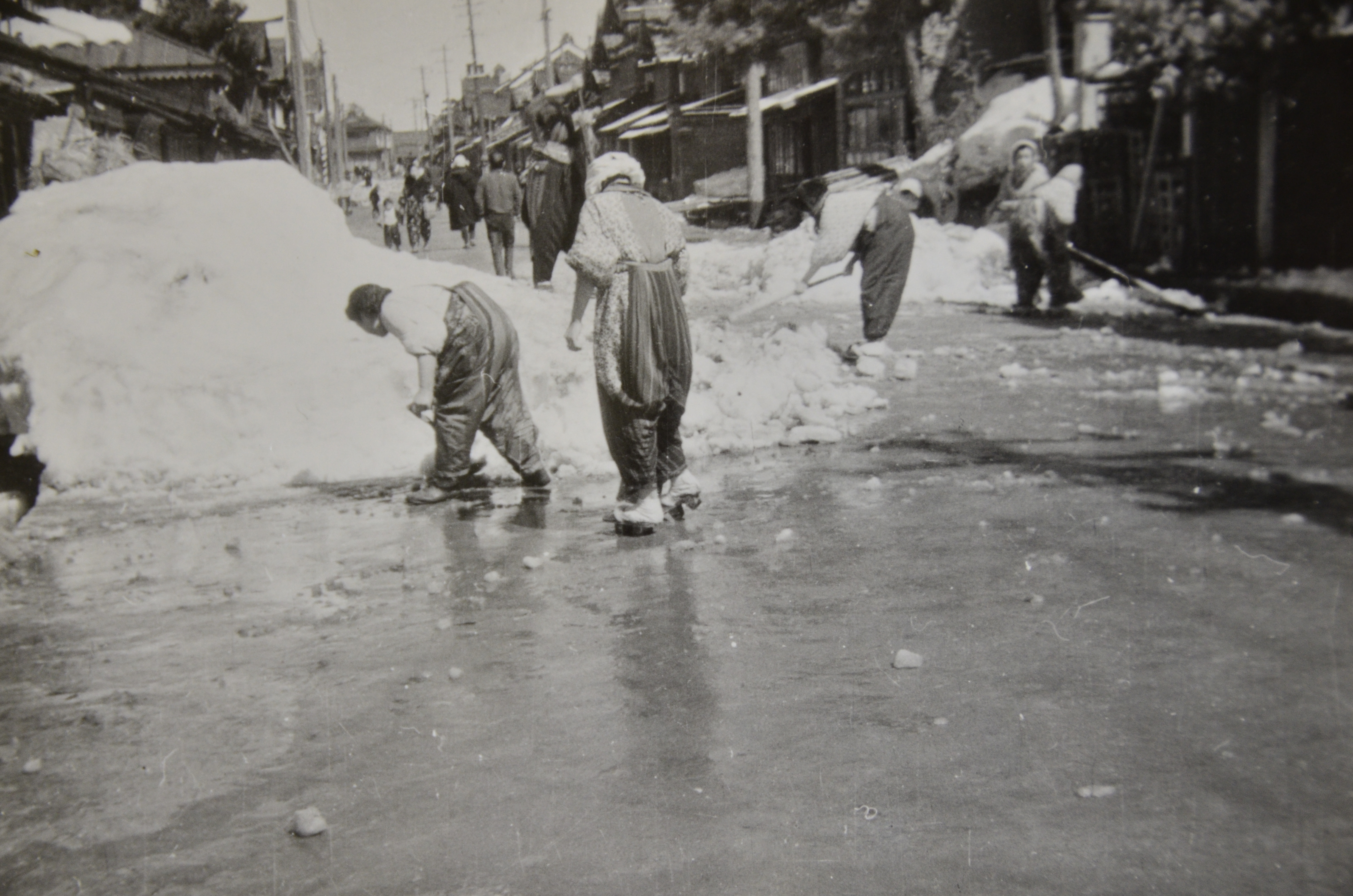 万場町（雪割り）