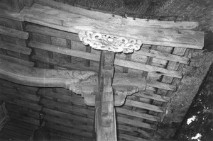 鳥越八幡神社屋根の彫刻