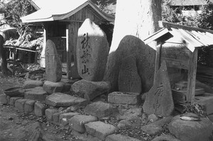 石碑（大田八幡様前）