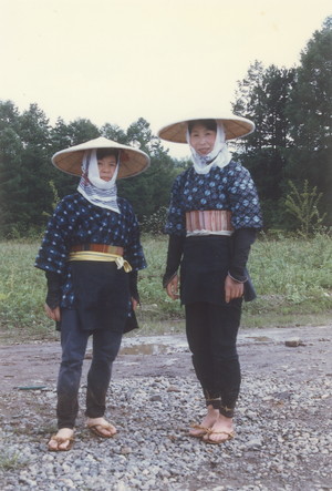 平笠の女性(田植え時)