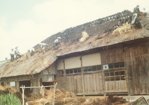 屋根葺き（仁田山　昭和45年）