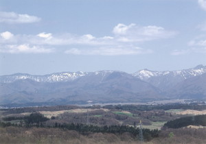 神室連峰を望む