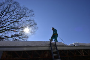 屋根の雪下ろし