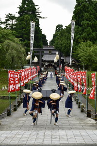 神輿渡御行列出発